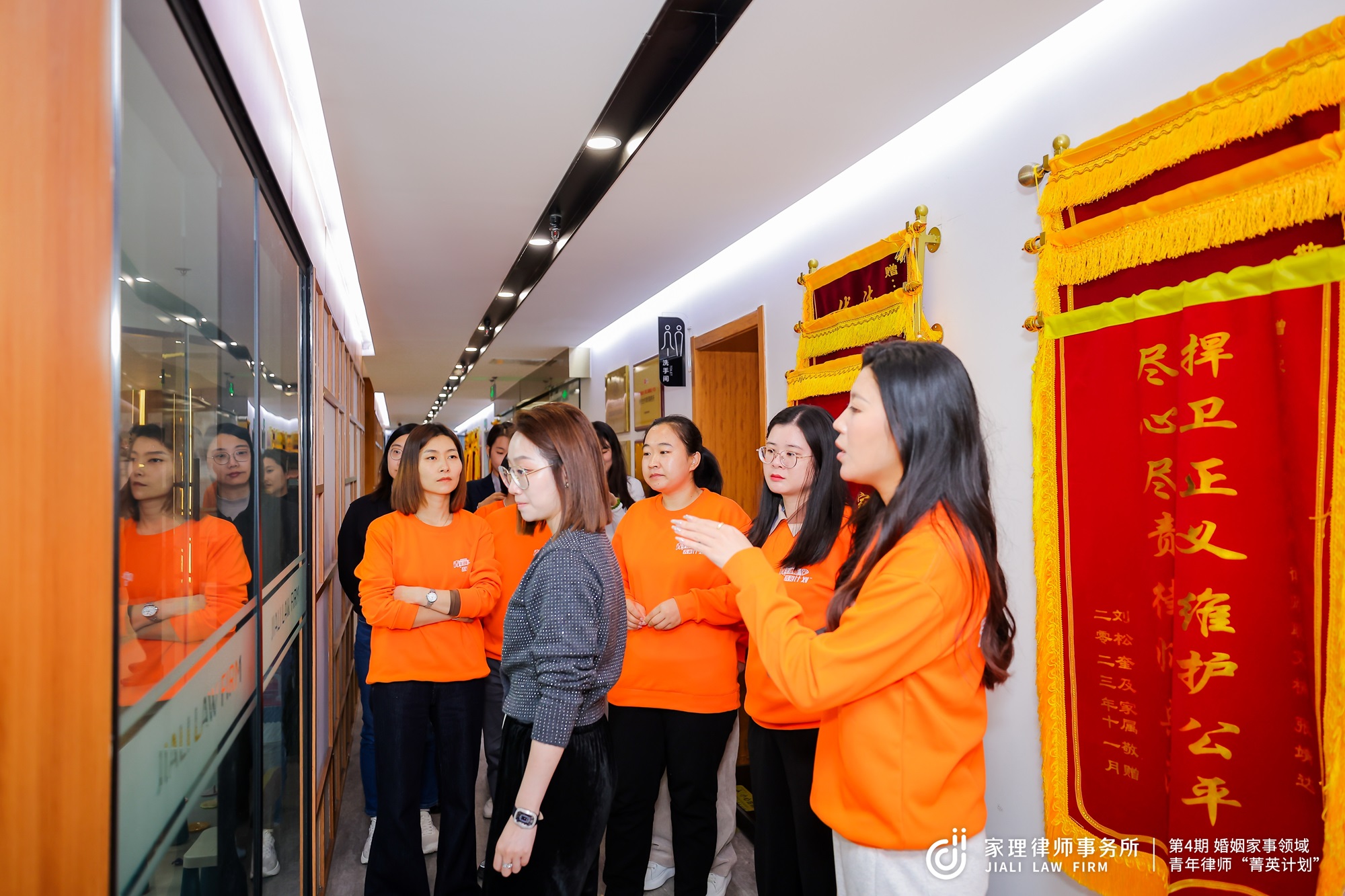 图为参观逐梦国际 图为参观逐梦国际